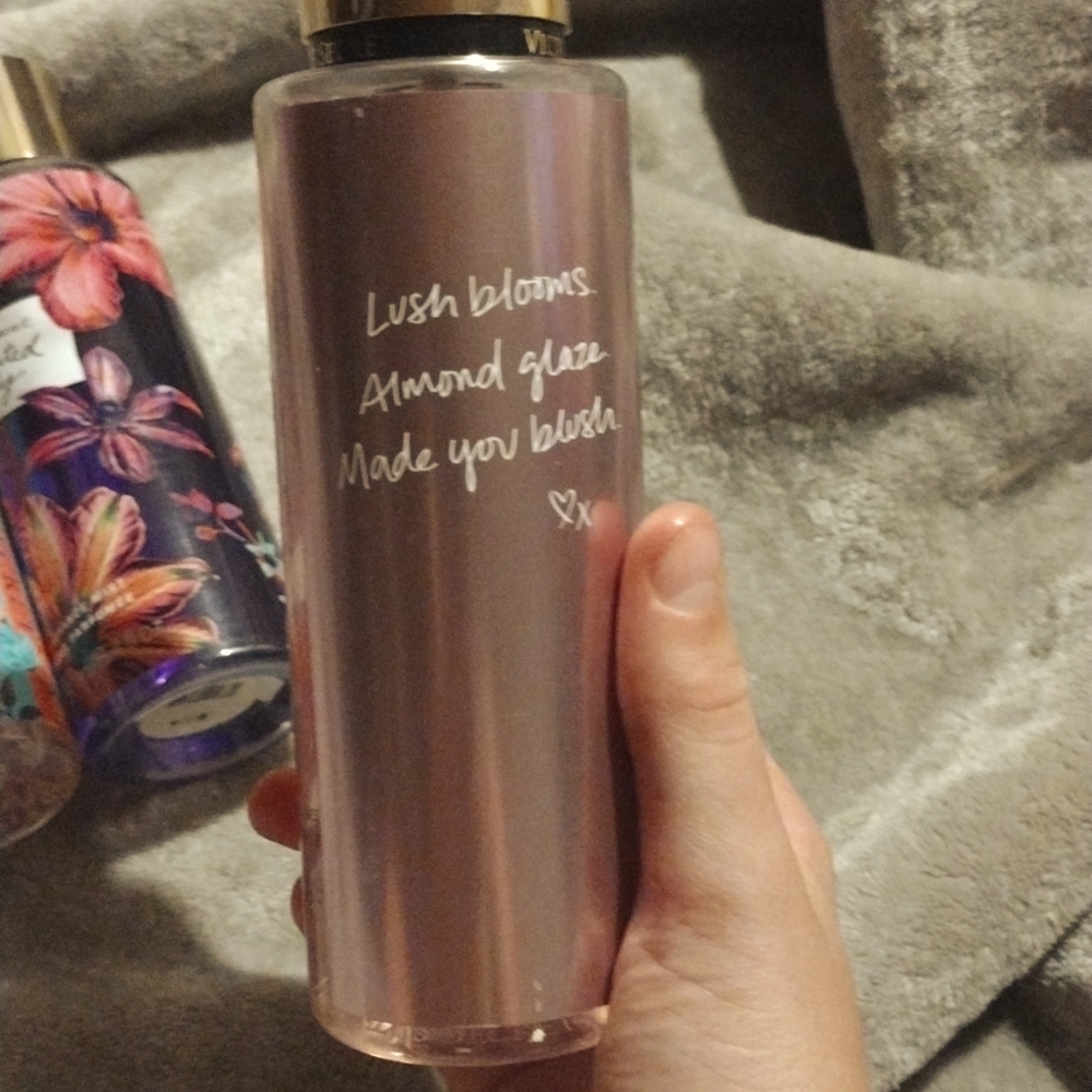 Perfume - Picture 2 of 5